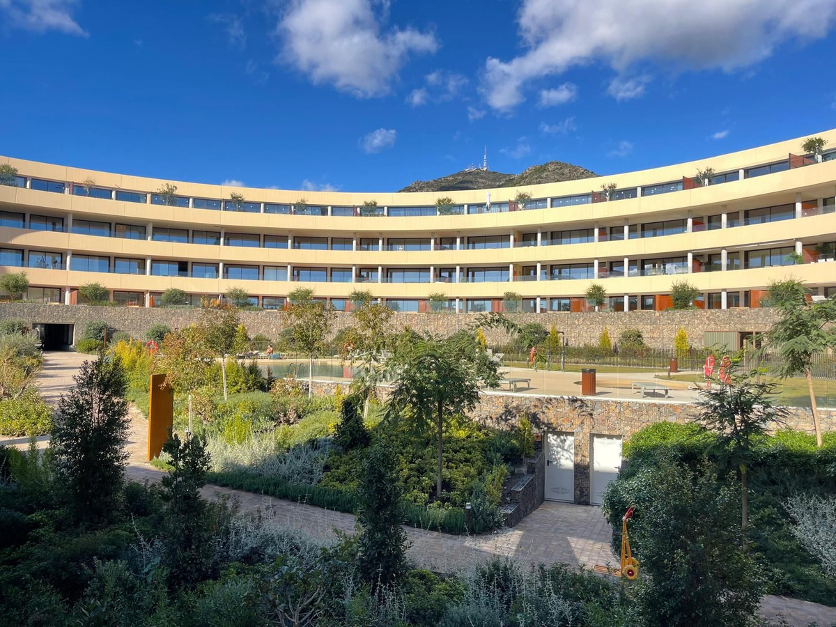 Te koop Middle Floor Apartment Costa Del Sol Higueron € 689.000,-