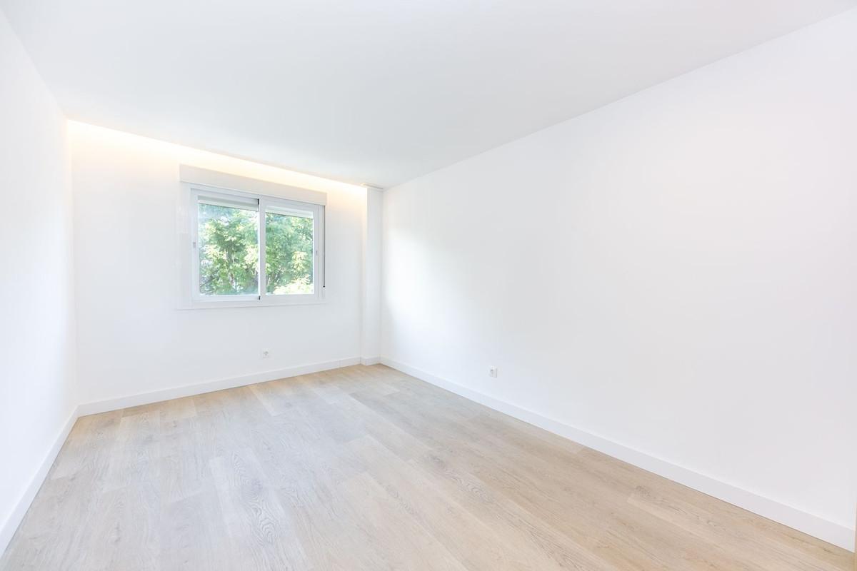 Te koop Middle Floor Apartment Costa Del Sol Fuengirola € 410.000,-