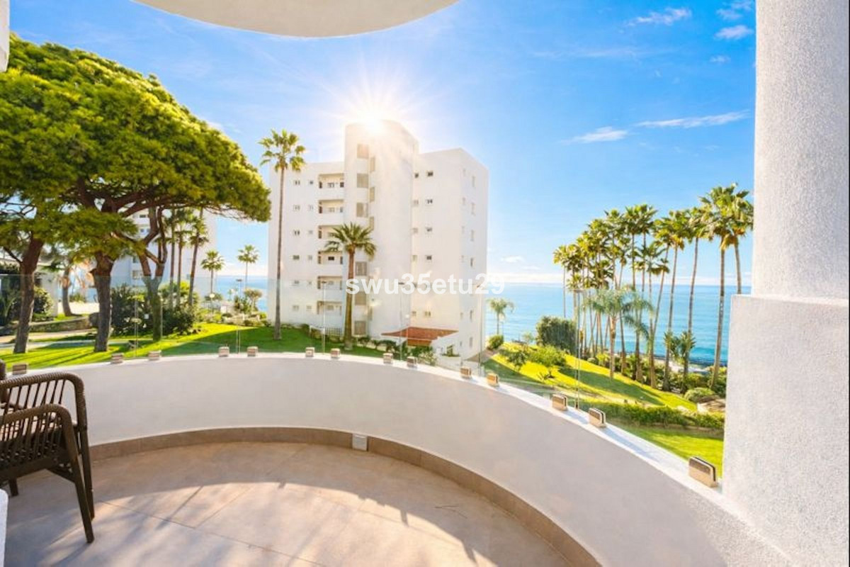 Te koop Middle Floor Apartment Costa Del Sol Calahonda € 490.000,-