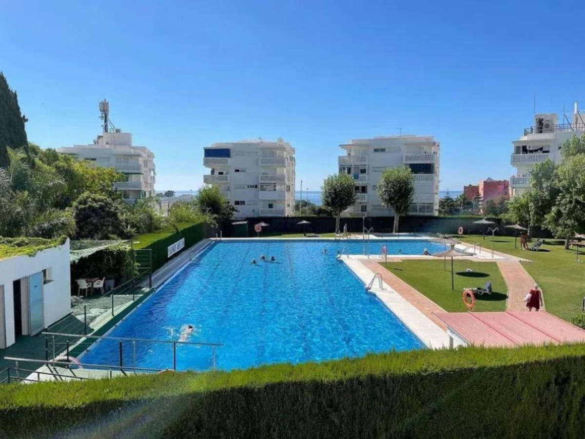 Te koop Middle Floor Apartment Costa Del Sol New Golden Mile € 220.000,-