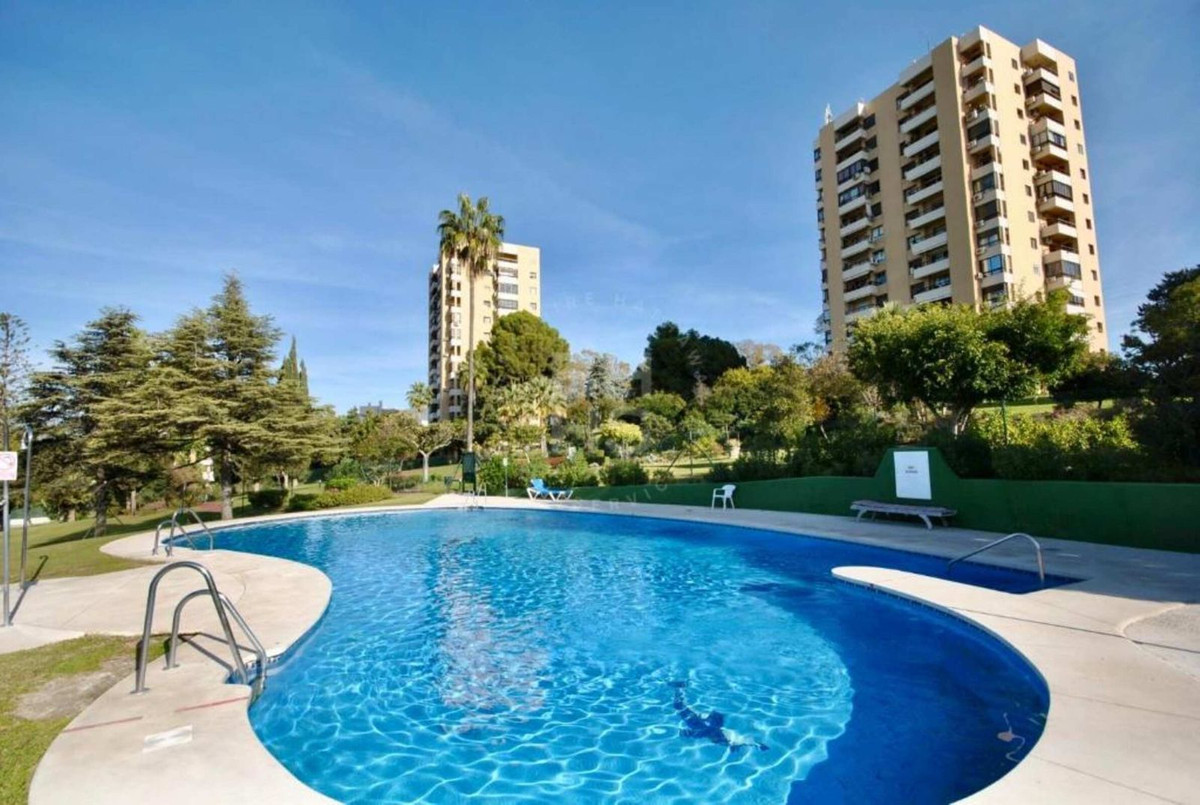 Te koop Middle Floor Apartment Costa Del Sol Aloha € 360.000,-