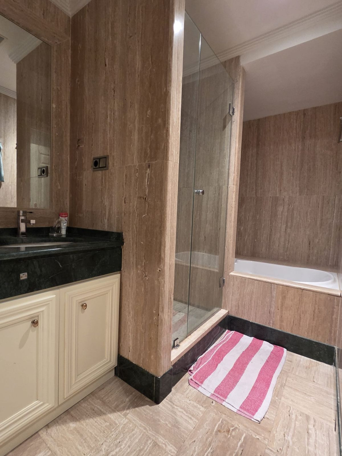 Te koop Middle Floor Apartment Costa Del Sol Sierra Blanca € 1.100.000,-