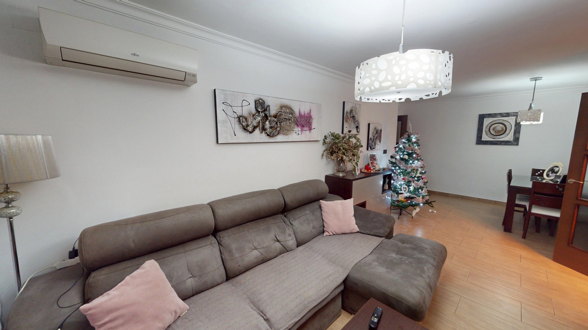 Te koop Middle Floor Apartment Costa Del Sol Caleta De Vélez € 289.000,-