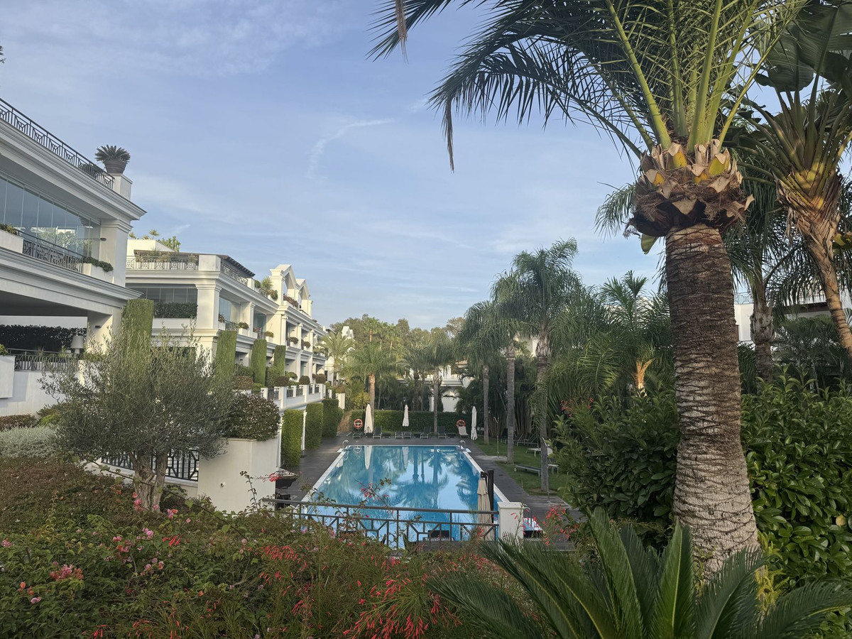 Te koop Middle Floor Apartment Costa Del Sol Estepona € 2.100.000,-
