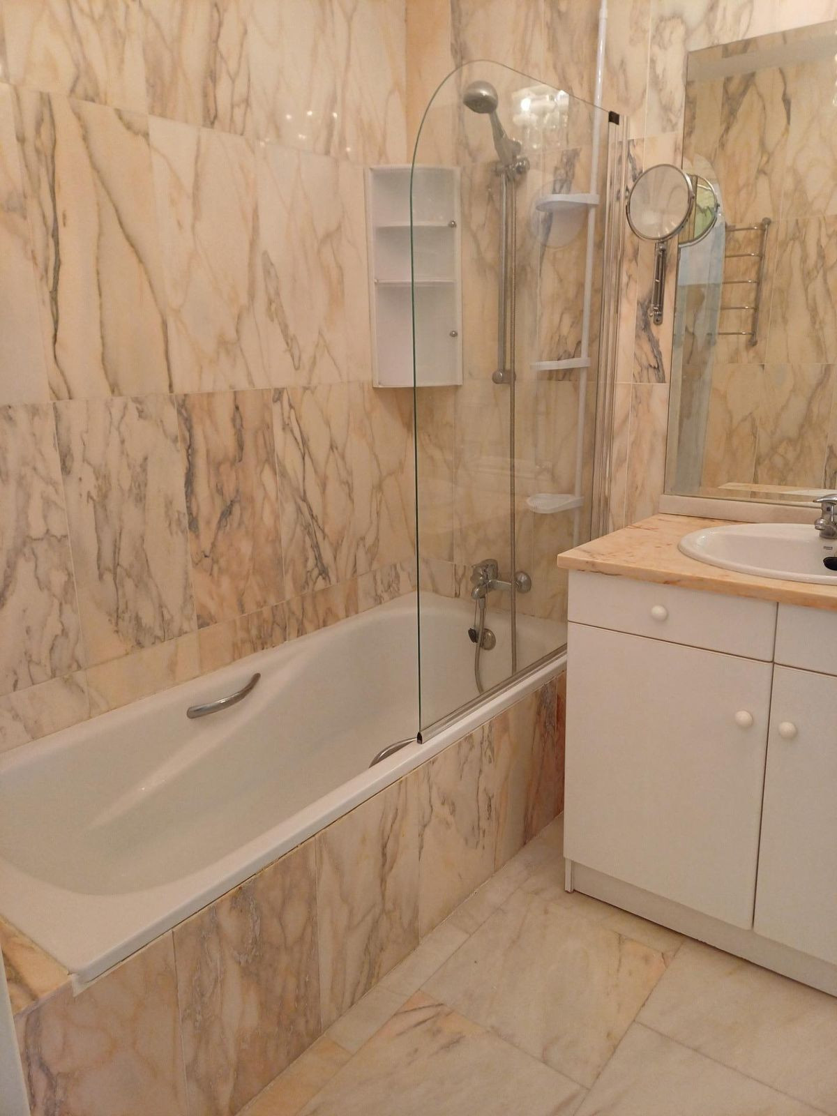 Te koop Middle Floor Apartment Costa Del Sol La Cala De Mijas € 450.000,-