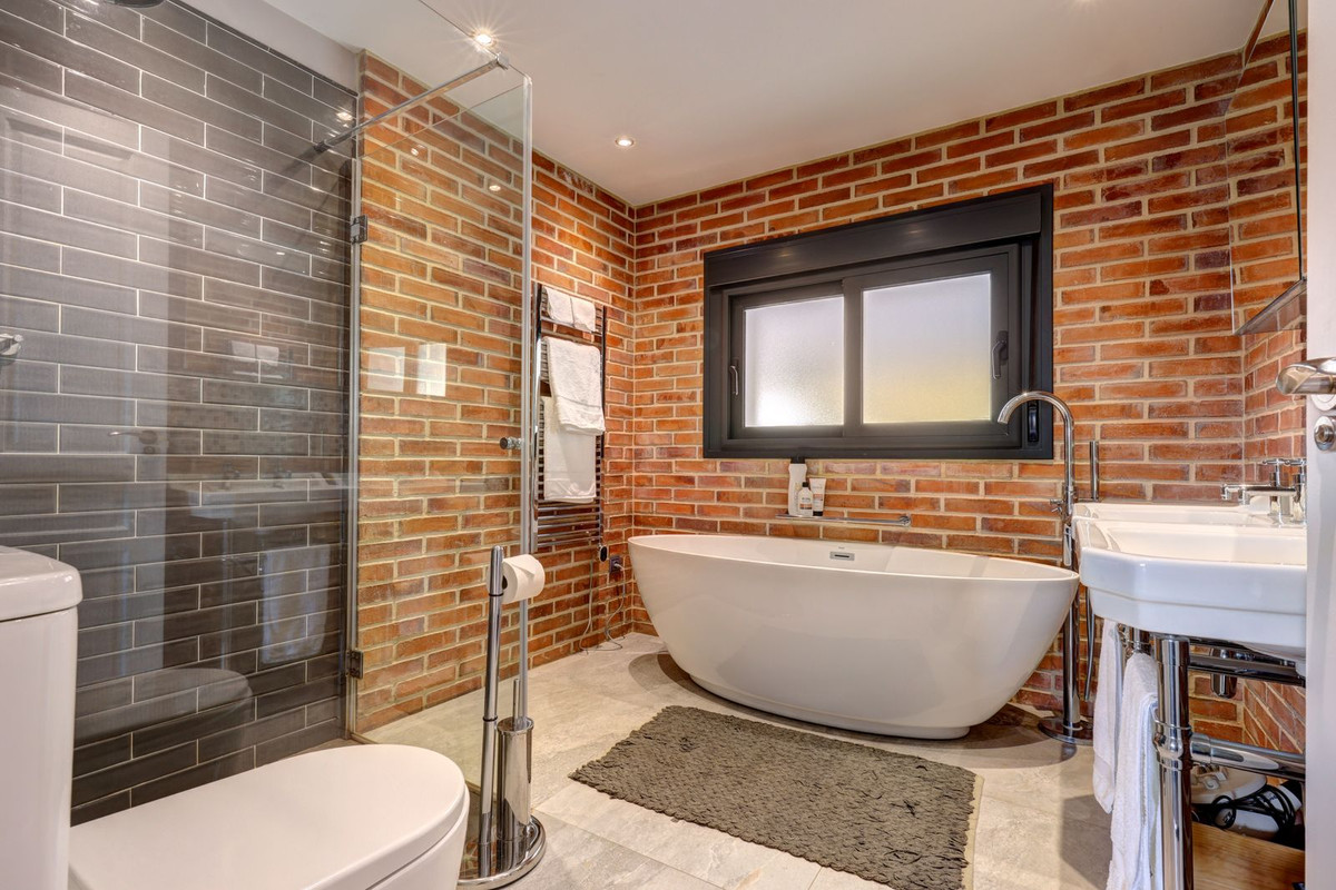 Te koop Vrijstaande Villa Costa Del Sol Casares € 2.250.000,-