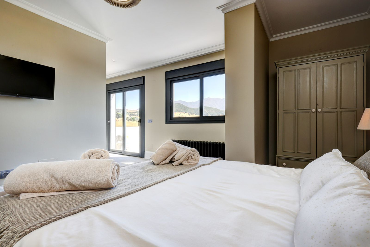 Te koop Vrijstaande Villa Costa Del Sol Casares € 2.250.000,-