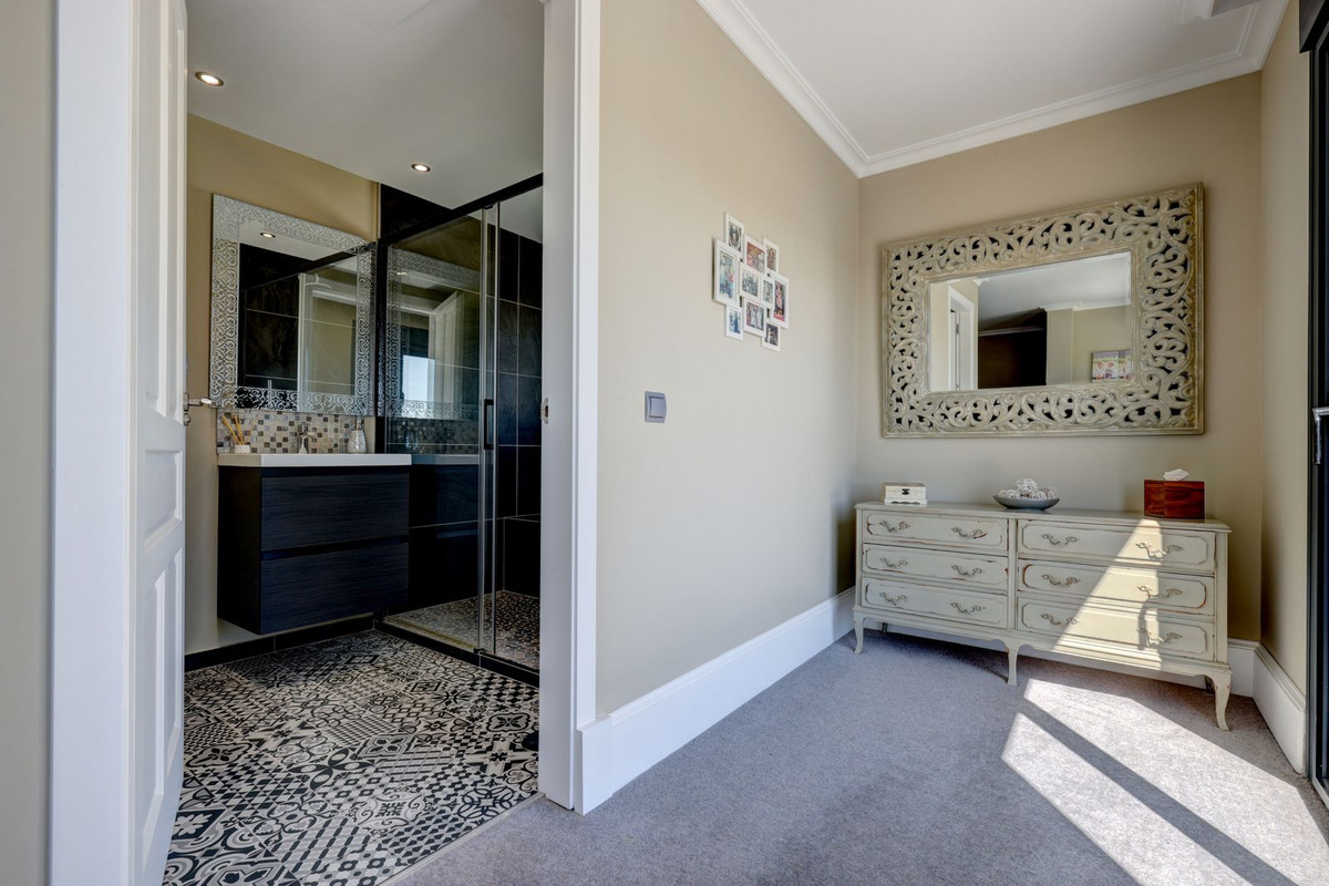 Te koop Vrijstaande Villa Costa Del Sol Casares € 2.250.000,-