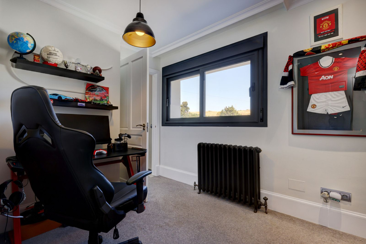 Te koop Vrijstaande Villa Costa Del Sol Casares € 2.250.000,-