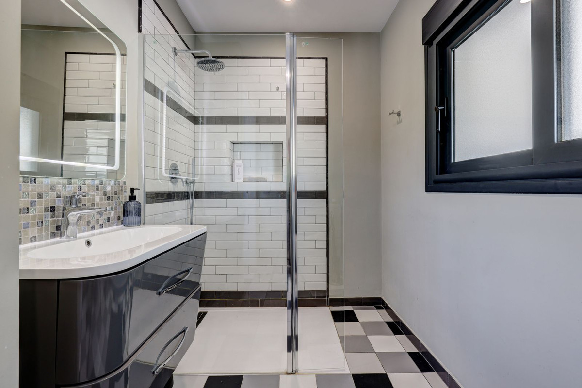 Te koop Vrijstaande Villa Costa Del Sol Casares € 2.250.000,-