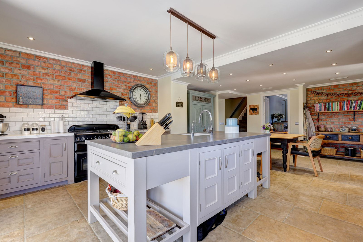 Te koop Vrijstaande Villa Costa Del Sol Casares € 2.250.000,-