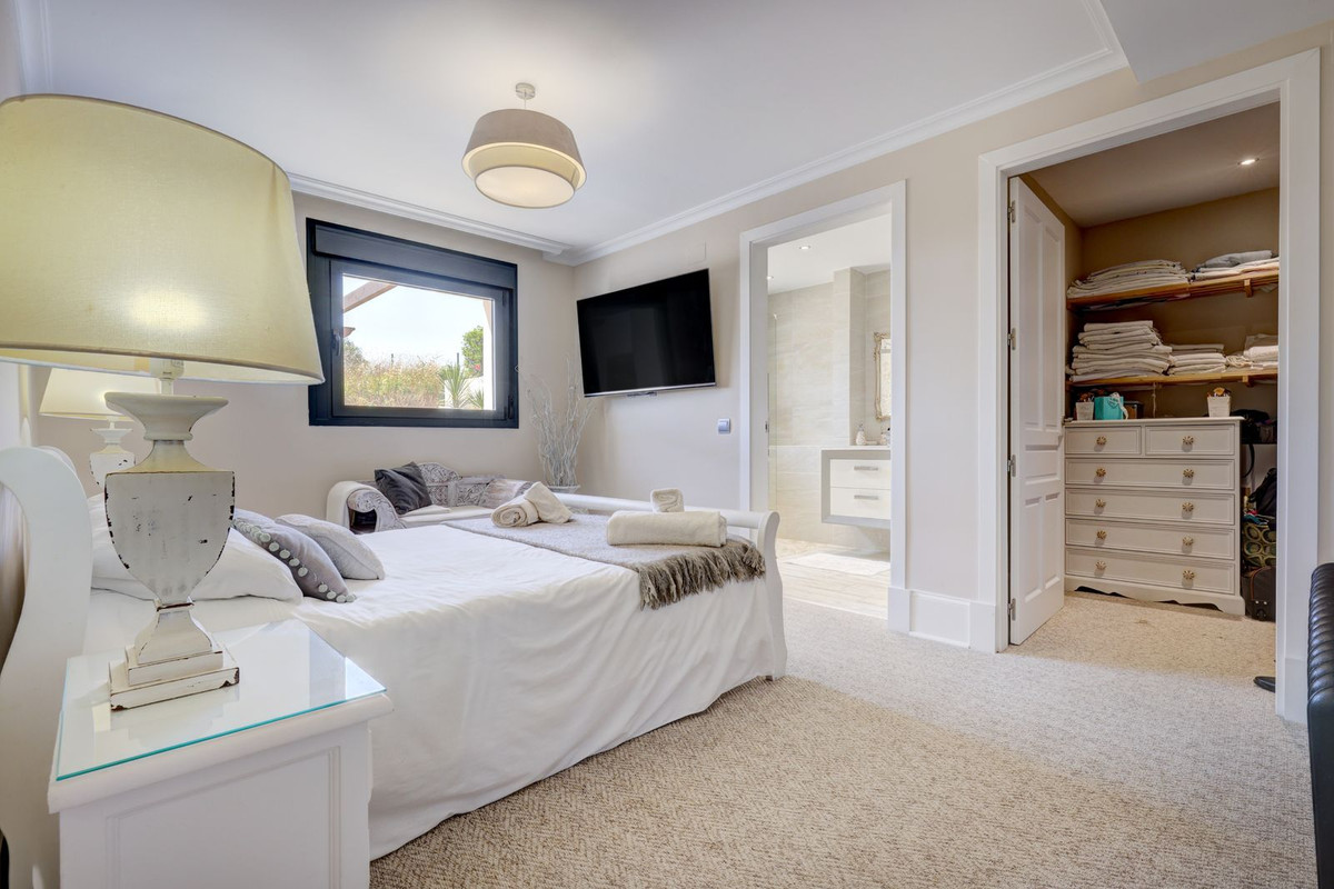 Te koop Vrijstaande Villa Costa Del Sol Casares € 2.250.000,-