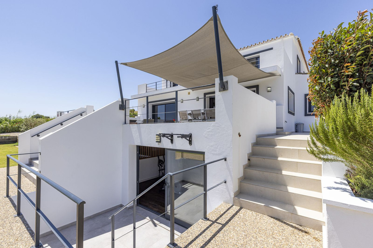 Te koop Vrijstaande Villa Costa Del Sol Casares € 2.250.000,-