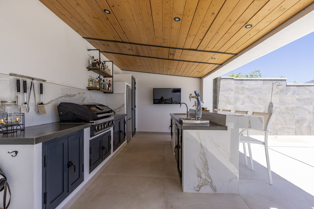 Te koop Vrijstaande Villa Costa Del Sol Casares € 2.250.000,-