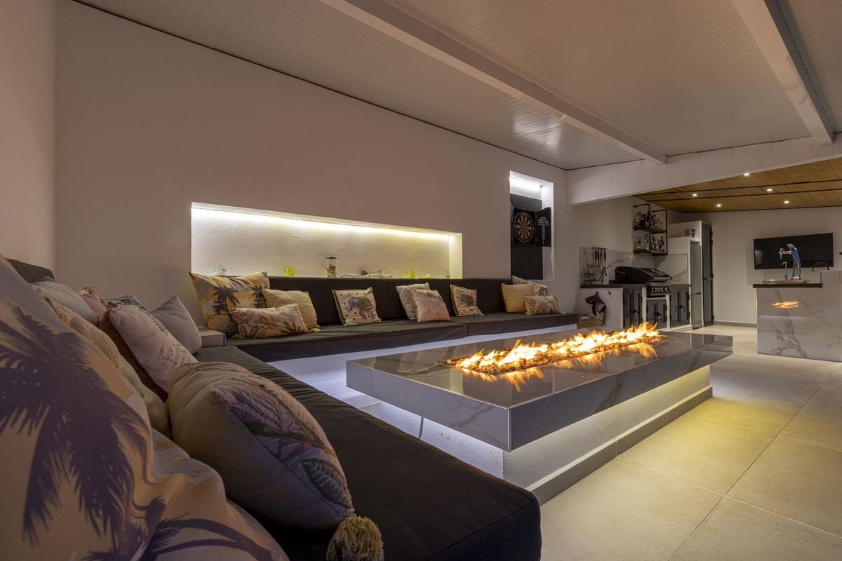 Te koop Vrijstaande Villa Costa Del Sol Casares € 2.250.000,-