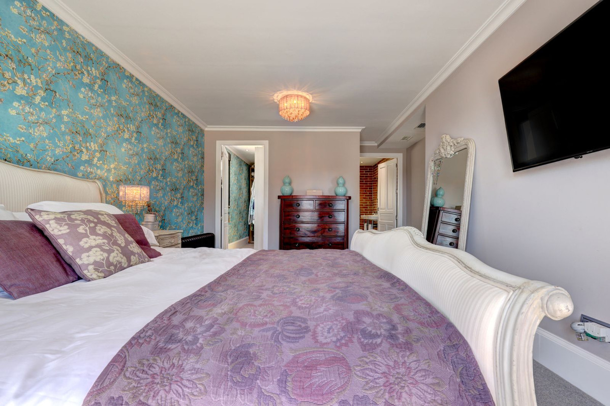 Te koop Vrijstaande Villa Costa Del Sol Casares € 2.250.000,-