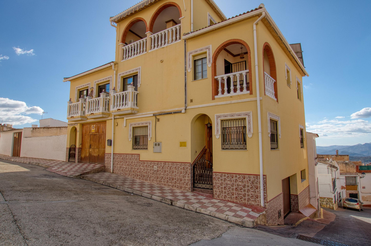 Te koop Vrijstaande Villa Costa Del Sol Periana € 270.000,-