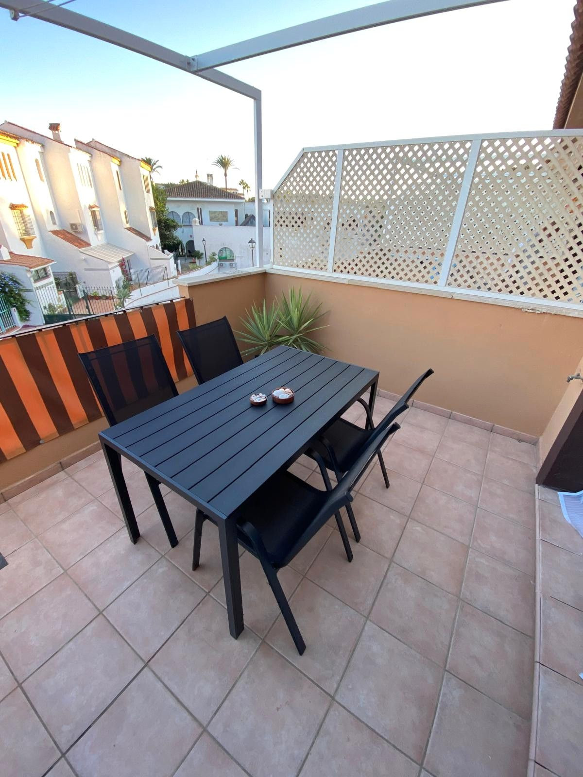 Te koop Middle Floor Apartment Costa Del Sol Casares Playa € 184.400,-