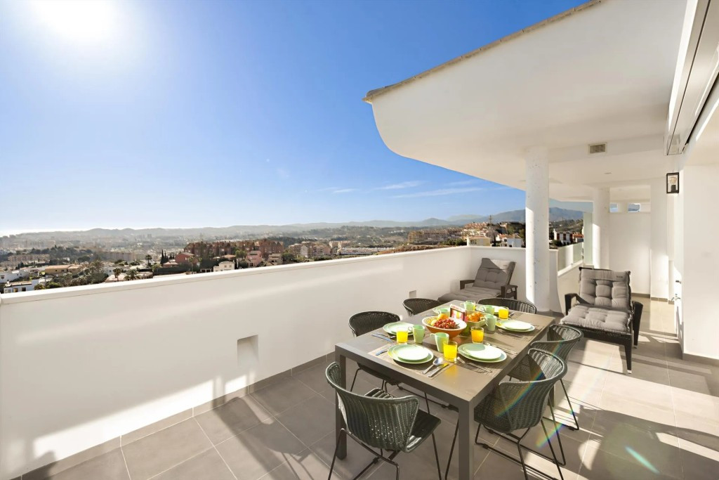 Te koop Middle Floor Apartment Costa Del Sol Fuengirola € 695.000,-