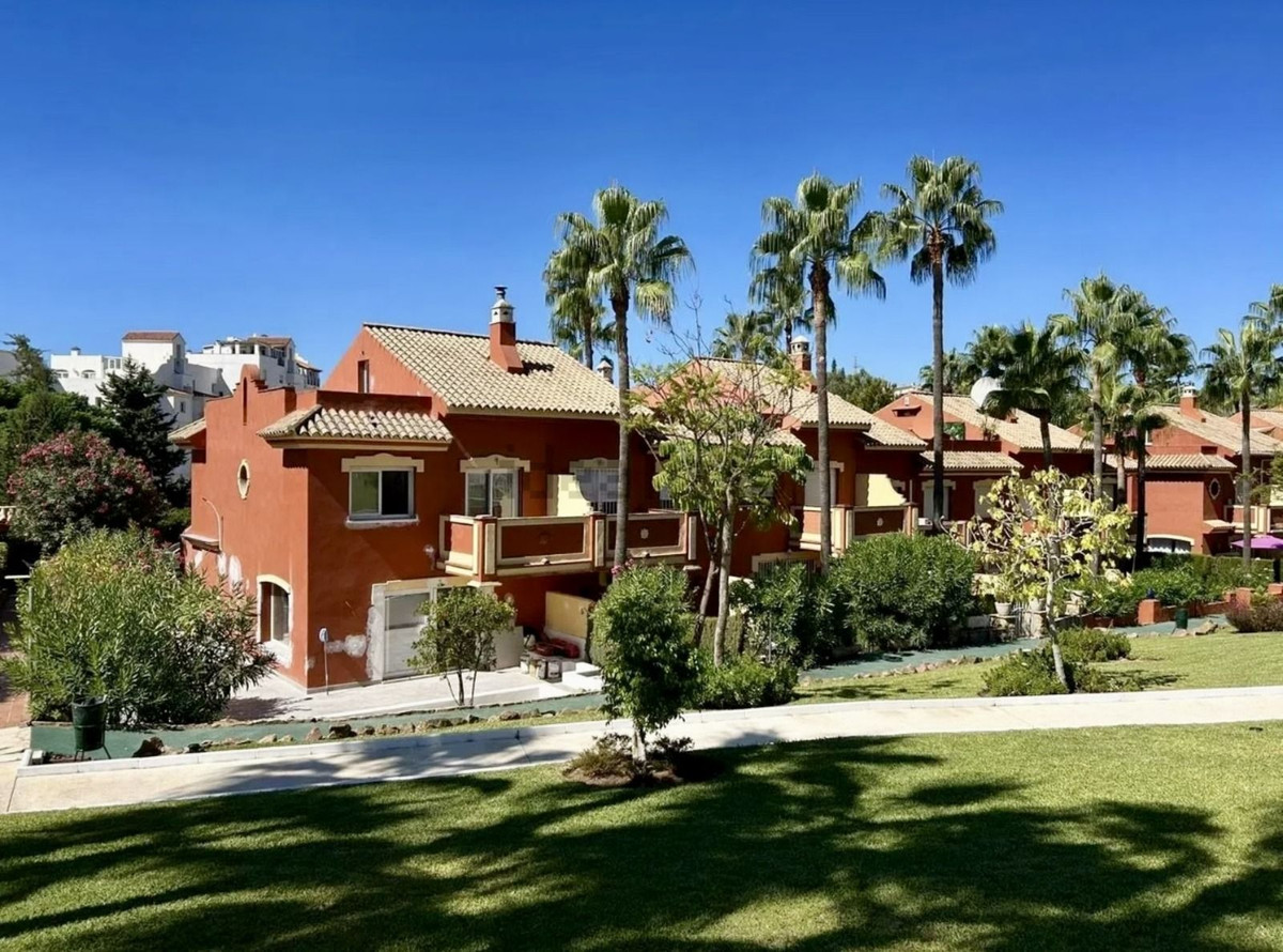 Te koop Half vrijstaand huis Costa Del Sol Estepona € 699.000,-