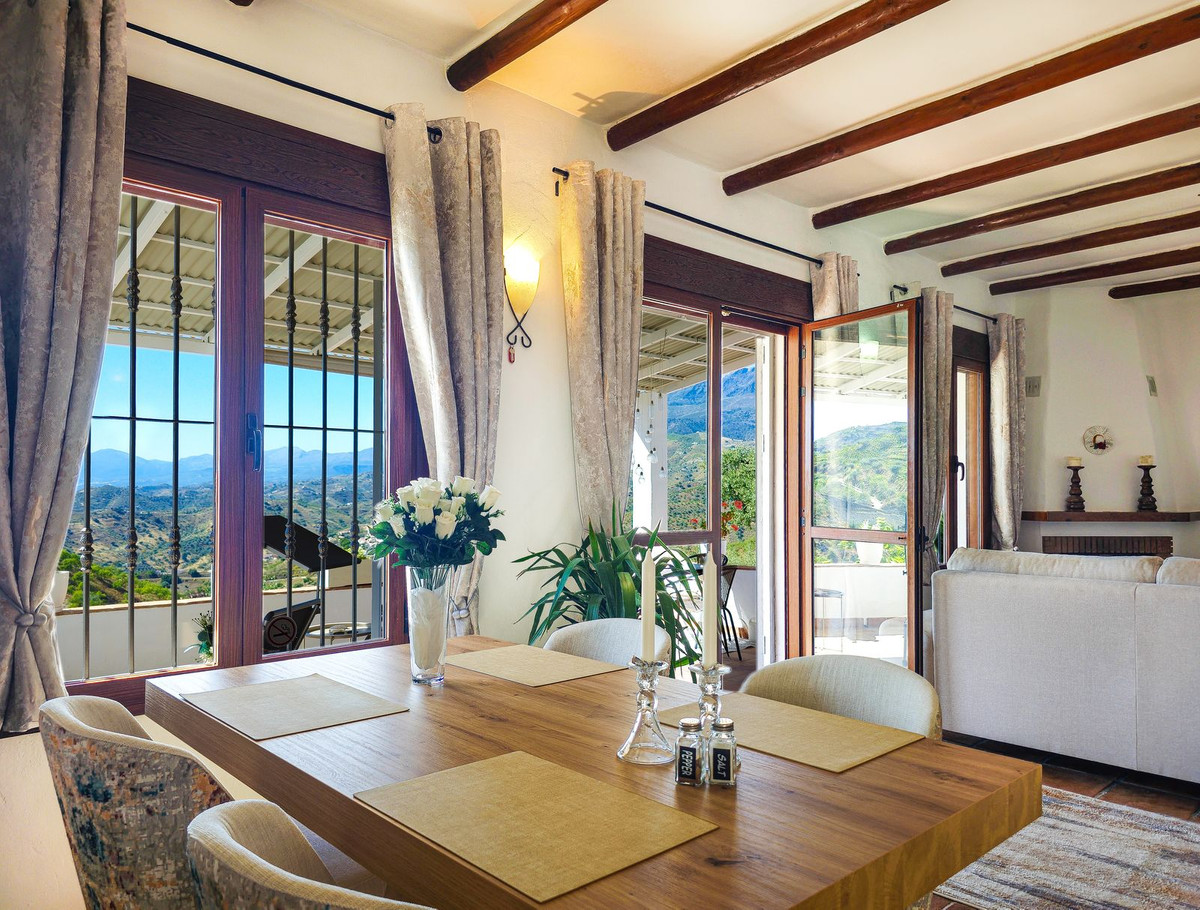 Te koop Vrijstaande Villa Costa Del Sol Arenas € 390.000,-