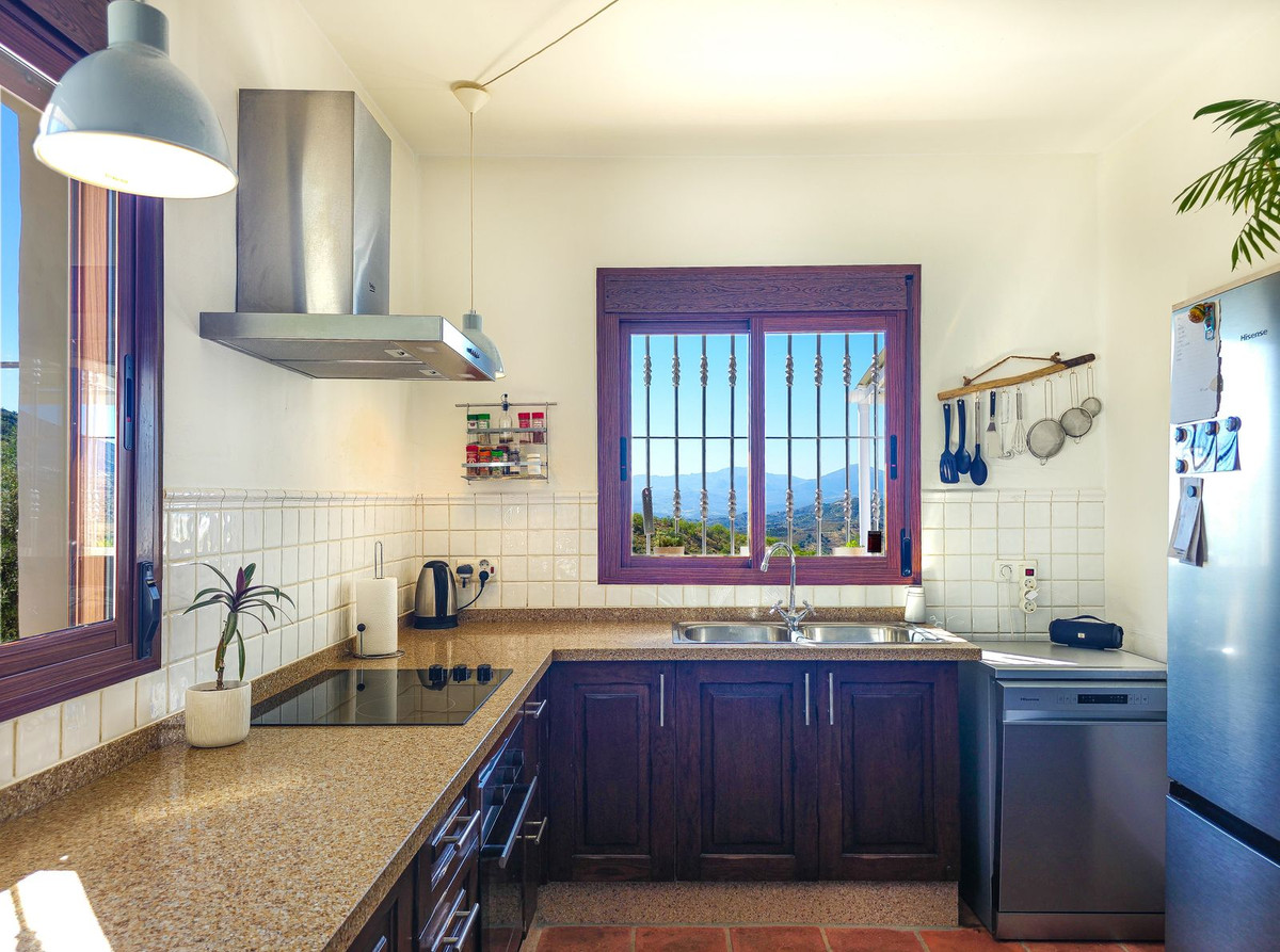 Te koop Vrijstaande Villa Costa Del Sol Arenas € 390.000,-
