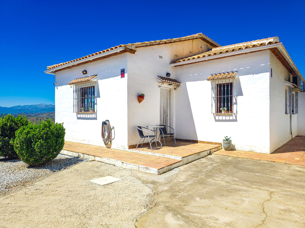 Te koop Vrijstaande Villa Costa Del Sol Arenas € 390.000,-