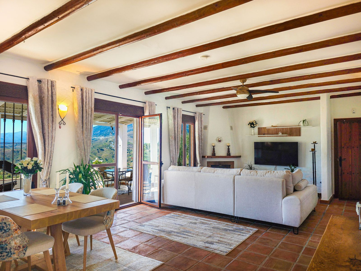Te koop Vrijstaande Villa Costa Del Sol Arenas € 390.000,-